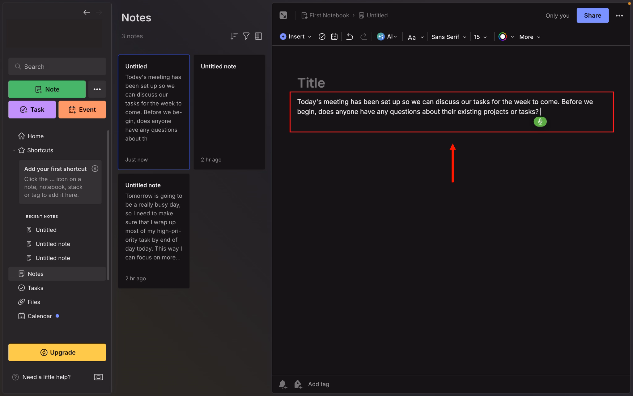 В інтерфейсі Evernote стрілка вказує на текст, який був транскрибований застосунком.