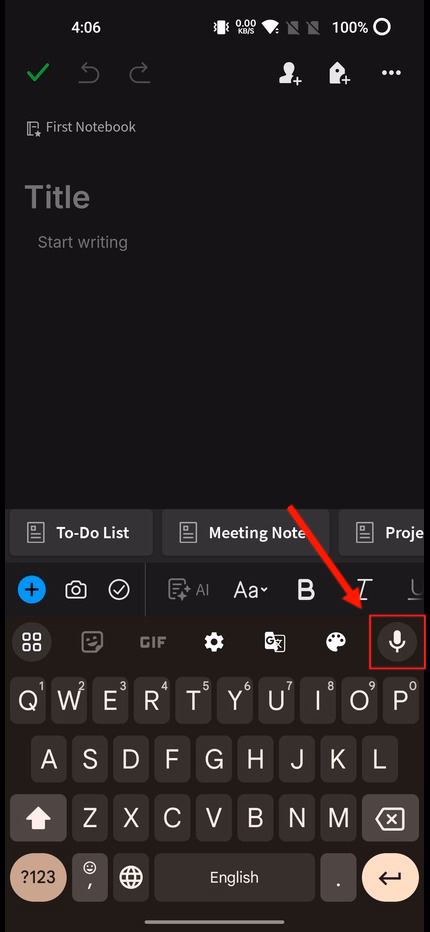 Android cihazlardaki Evernote arayüzünde, klavye üzerindeki mikrofon logosuna yönelen bir ok bulunur.