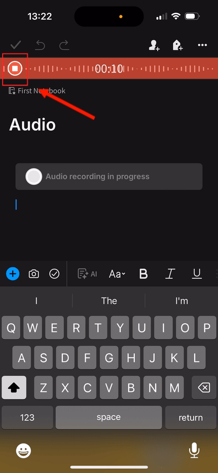 Стрілка в інтерфейсі Evernote вказує на значок зупинки запису.