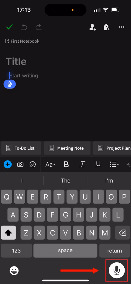 Evernote arayüzünde, klavyenin alt kısmındaki mikrofon logosuna işaret eden bir ok bulunmaktadır.