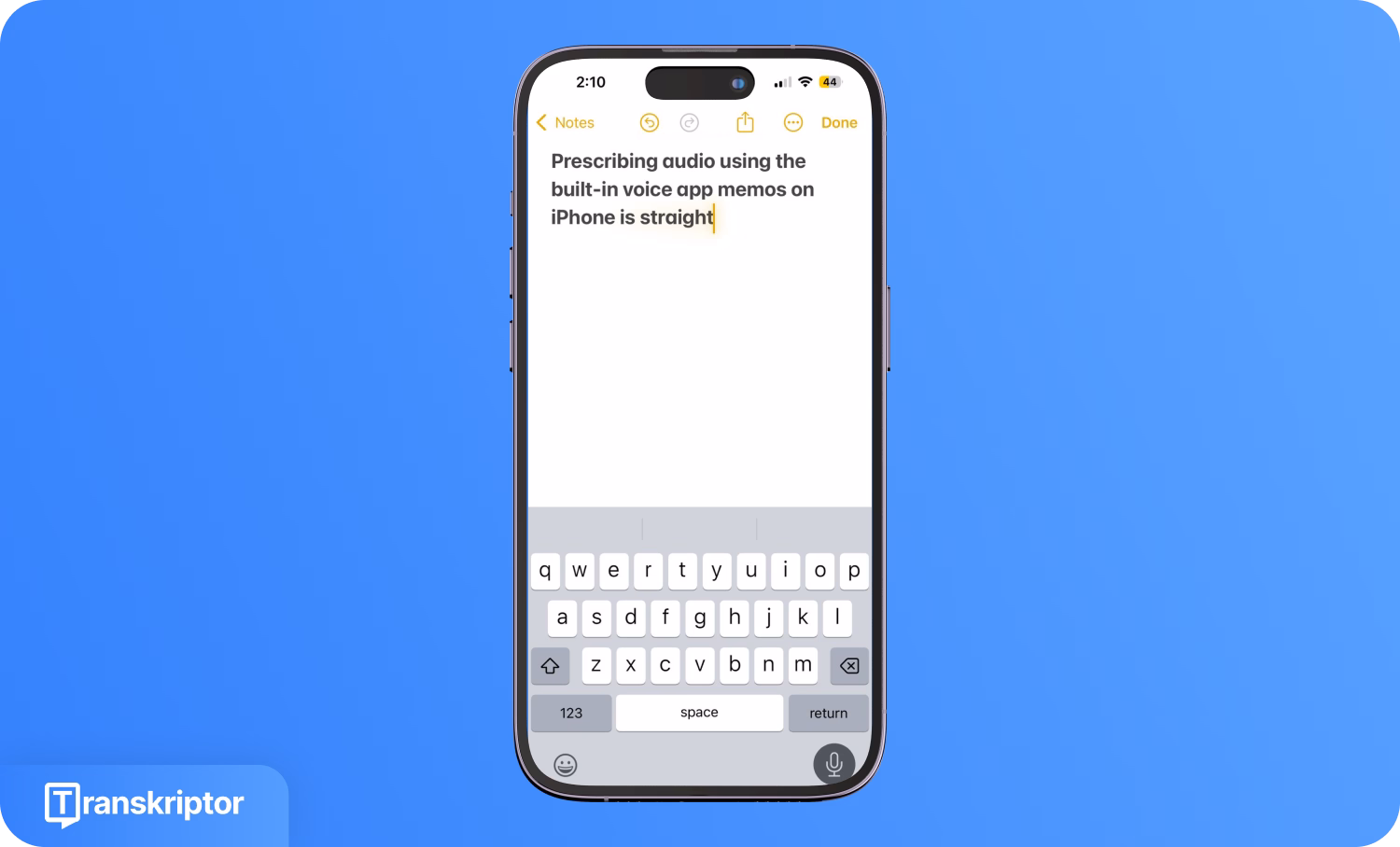 Экран iPhone, демонстрирующий процесс расшифровки голосовых заметок в приложении Transkriptor.